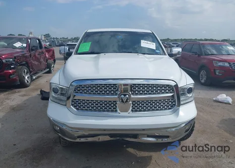 2017 Ram 1500 Laramie 4X4 5'7 Box z USA, uszkodzony, nr VIN 1C6RR7NT0HS740888